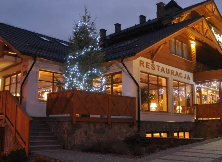 Uroczy i stylowy Hotel Alpejski posiada świetną lokalizację