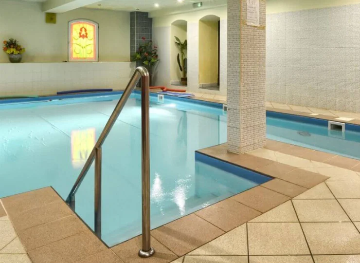W Hotelu Kryształ mieści się kryty basen oraz strefa zabiegowa