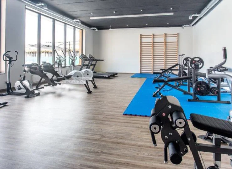 Aktywni goście mogą zadbać o formę w sali fitness