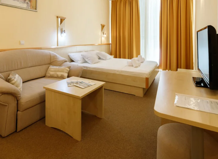 Hotel oddaje do dyspozycji gości 200 wygodnych, klimatyzowanych pokoi