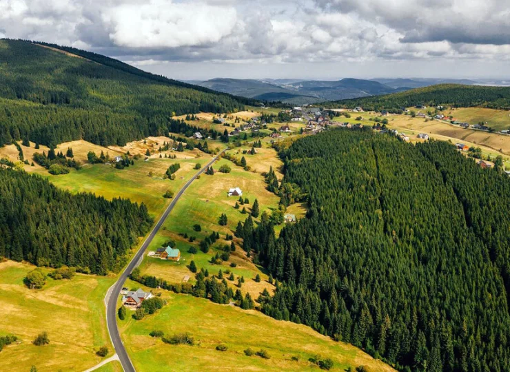 Sudecki Resort oferuje noclegi w Karpaczu blisko górskich szlaków