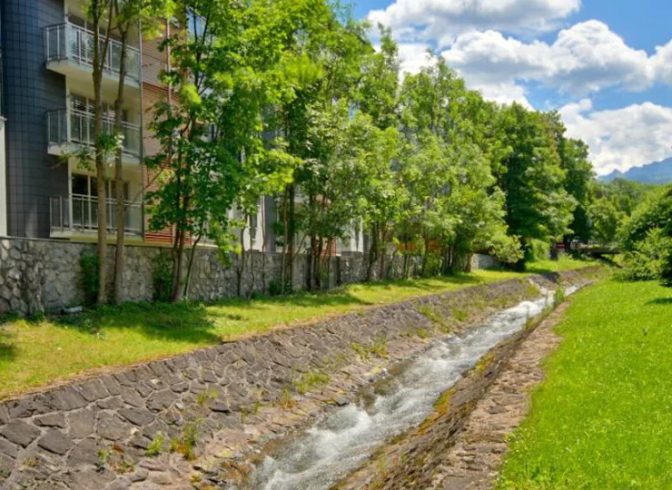 Dodatkowym atutem Prestige Apartamentów jest cicha i spokojna okolica