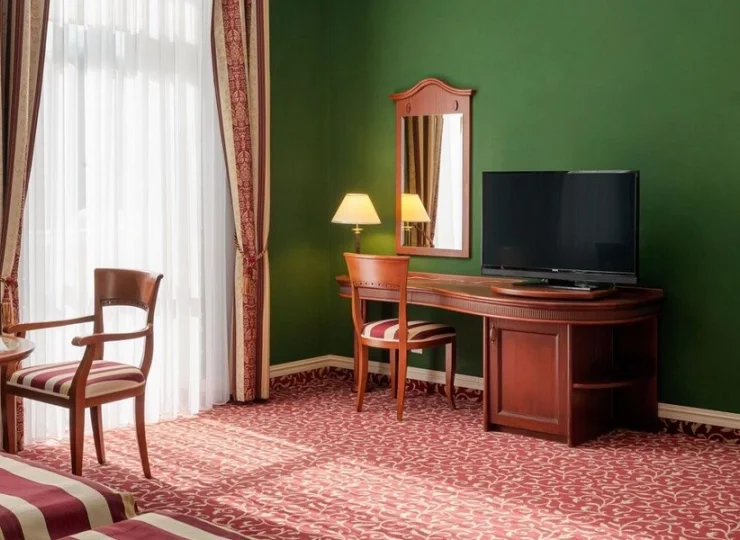 W pokojach jest TV, Wi-Fi, minibar