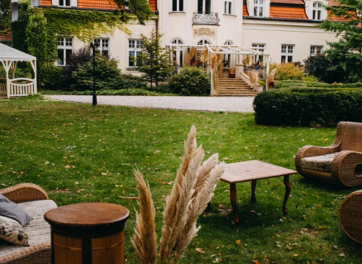 Park otaczający pałac jest świetnym miejscem do odpoczynku na świeżym powietrzu