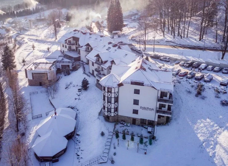 Dziki Potok to klimatyczny hotel położony w sercu malowniczych Karkonoszy