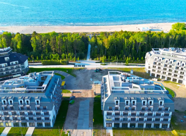 Resort mieści się pomiędzy Bałtykiem i plażą, a nowoczesną promenadą