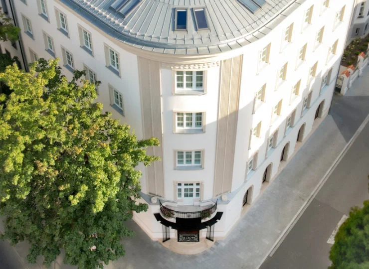 Hotel mieści się przy Parku Krakowskim, 2 przystanki tramwajem od Rynku Głównego