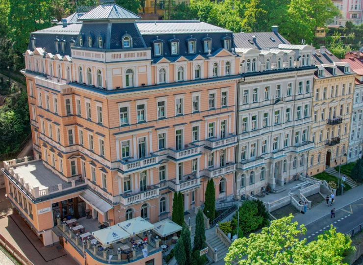 Humboldt Park Hotel & Spa **** jest znakomicie zlokalizowany w Karlowych Warach