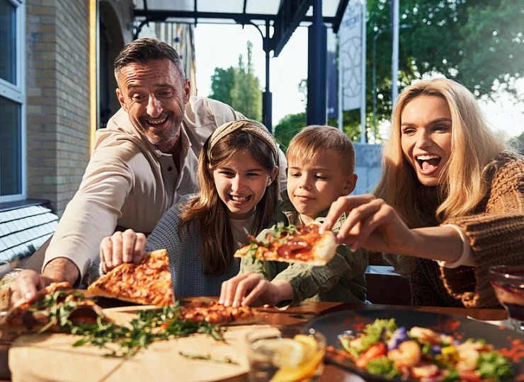 W karcie restauracji znajdziesz klasyki, takie jak pizza