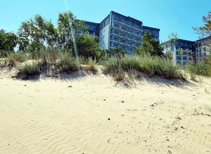 Porta Mare Active & Spa Resort wyrasta ponad plażę w Dziwnówku
