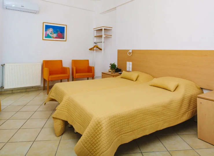 Pokój rodzinny standard plus składa się z dwóch sypialni