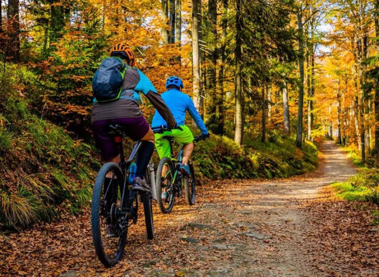 Hotel jest przyjazny rowerzystom, leży w sąsiedztwie wiodących tras rowerowych