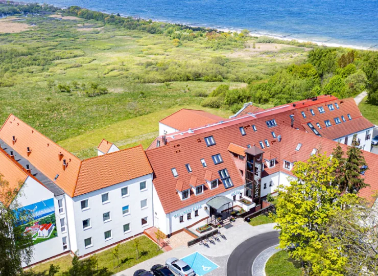 Hotel jest zlokalizowany tuż przy spokojnej plaży i rezerwacie przyrody