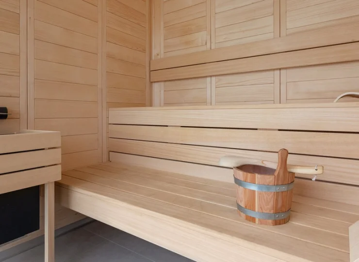 Goście mogą zrelaksować się w strefie wellness z saunami