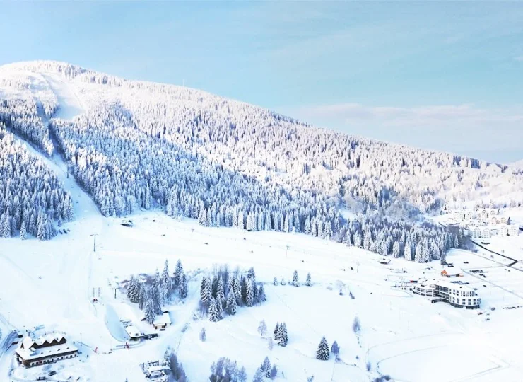 Czarna Góra to ceniony ośrodek narciarski w Masywie Śnieżnika w Sudetach