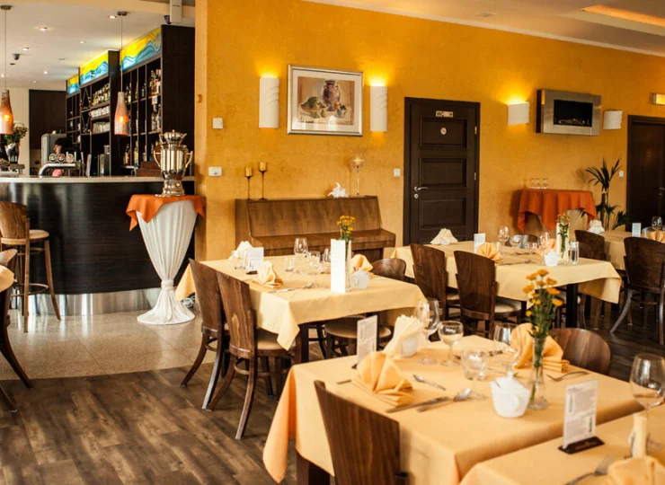 W obiekcie znajduje się restauracja z około 60 miejscami i przyjemną atmosferą
