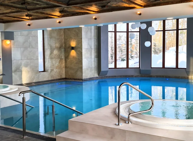 Goście mogą korzystać z nowoczesnego basenu w SPA Księżnej Anny