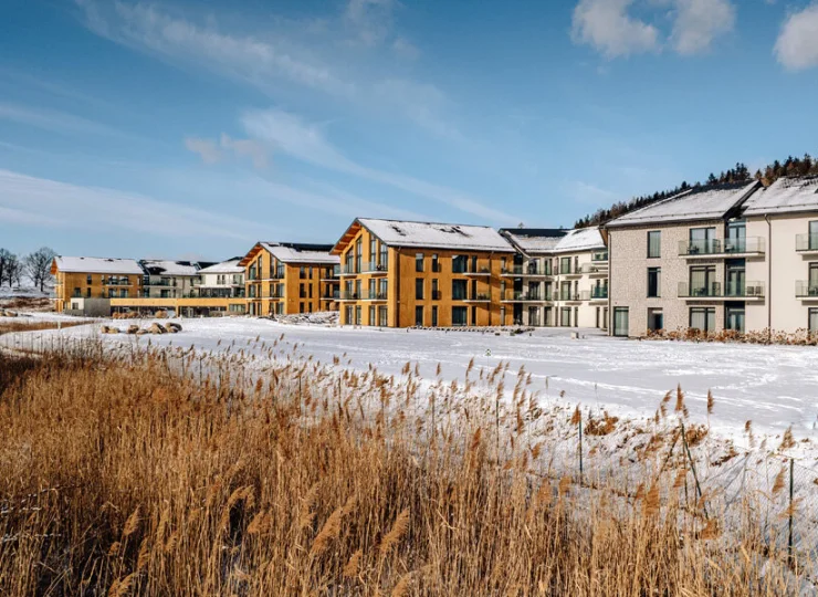 Resort znajduje się blisko kilku cenionych kompleksów narciarskich