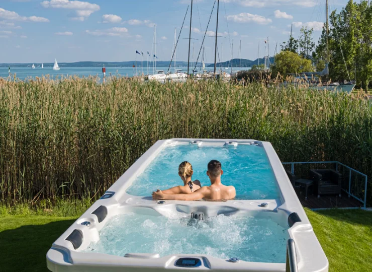 Hotel umożliwia relaks z widokiem na jezioro Balaton