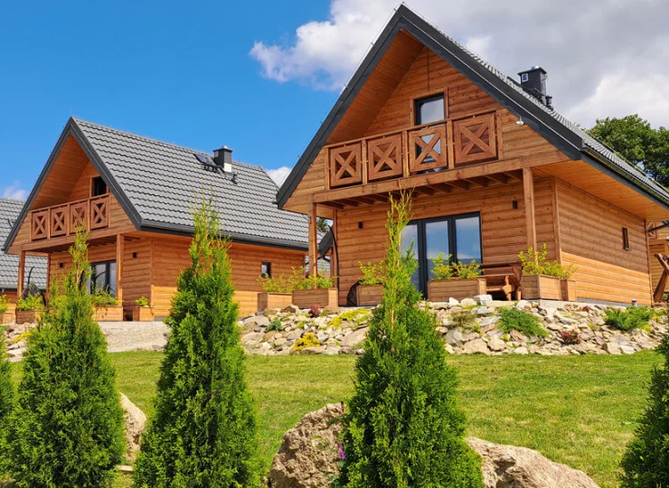 Osadę Orlica tworzy sześć nowoczesnych drewnianych domków