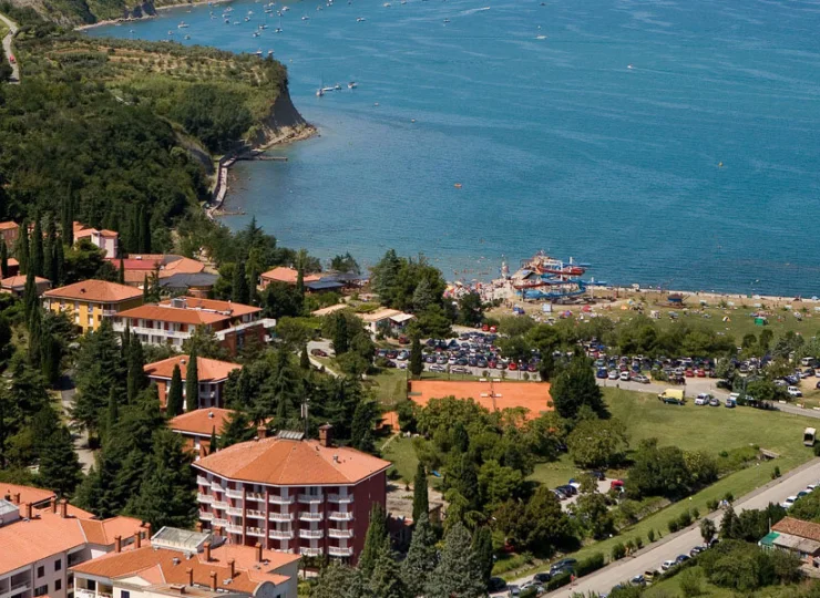 Rodzinny Hotel Haliaetum**** jest położony nad adriatycką zatoką w Izoli