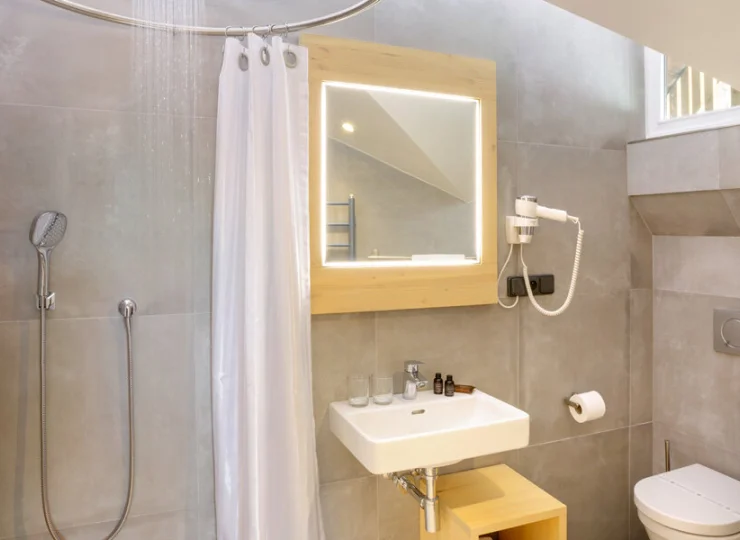 Każdy pokój posiada własną nowoczesną łazienkę