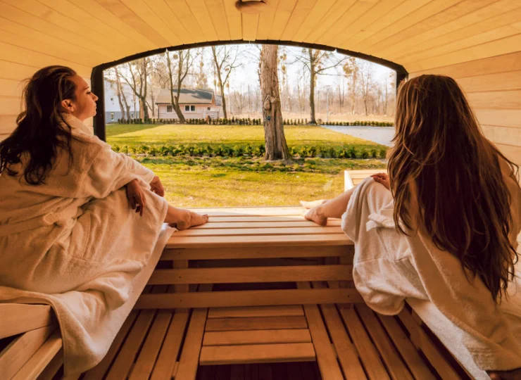 Na terenie kompleksu jest dostępna sauna fińska w unikalnym domku saunowym