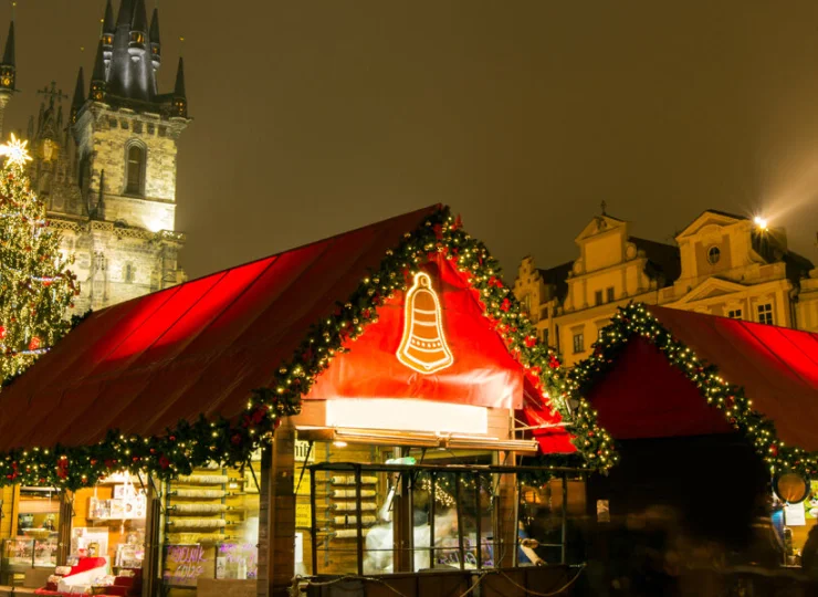 Jedną z zimowych atrakcji Pragi są bożonarodzeniowe jarmarki