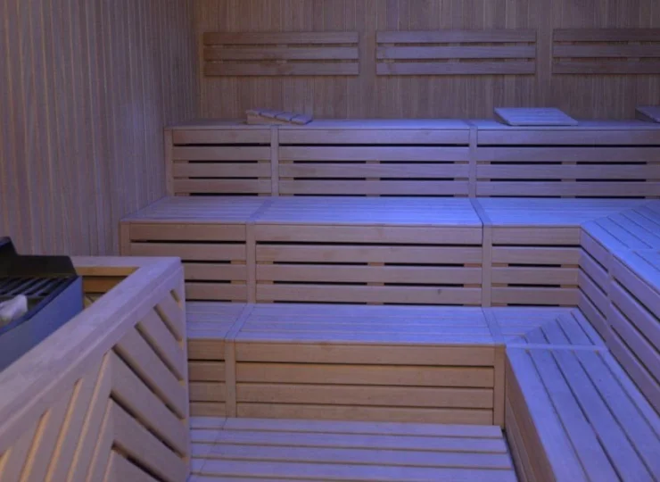 Strefa saun składa się z sauny fińskiej, solnej, bio sauny i łaźni parowej