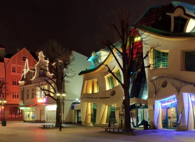 Jeden z najbardziej znanych budynków w Sopocie - Krzywy Domek