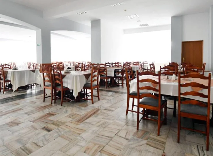 Geovita w Dźwirzynie posiada salę restauracyjną na 130 miejsc