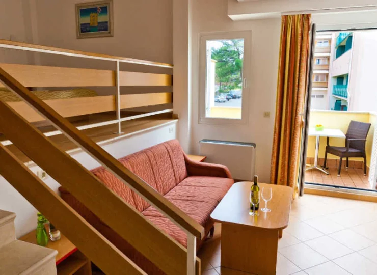 W apartamentach goście mają dostęp do prywatnego balkonu lub tarasu