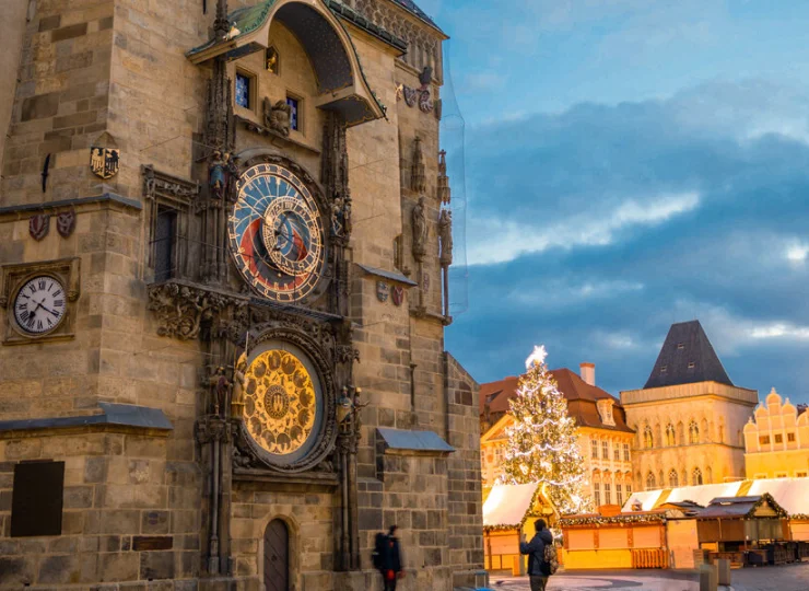 Hotel znajduje się w historycznym centrum Pragi, są tu organizowane jarmarki