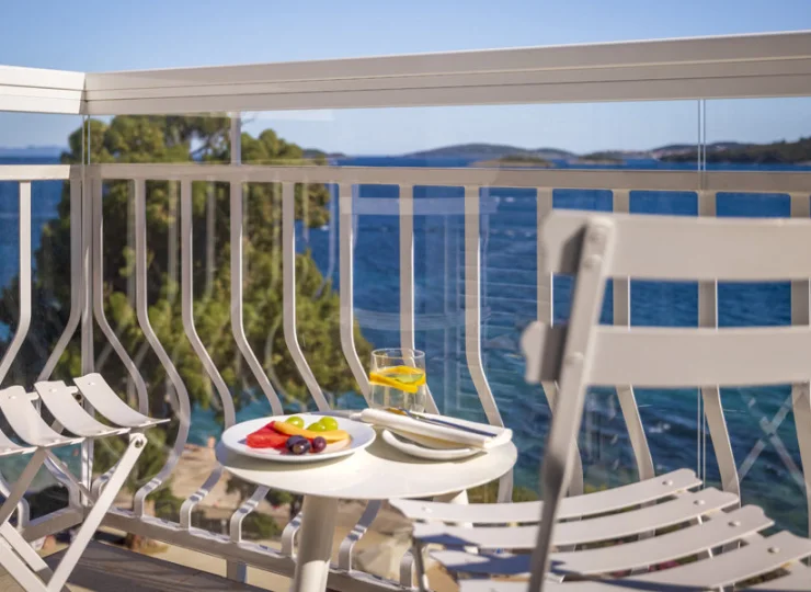 Posiadają one balkony, z których można obserwować toń Adriatyku