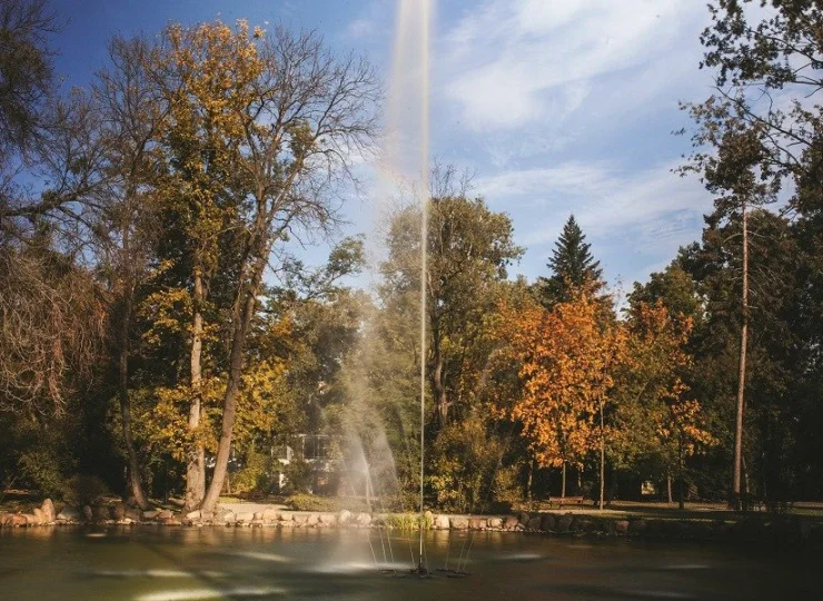Atrakcje okolicy: Ciechocinek posiada wiele parków, stawów i fontann