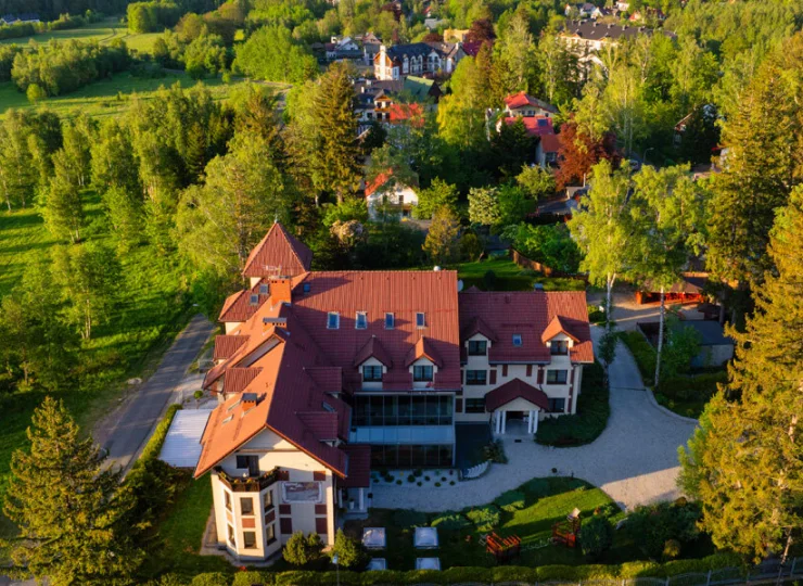 Hotel jest położony w zacisznej części pięknego Karpacza