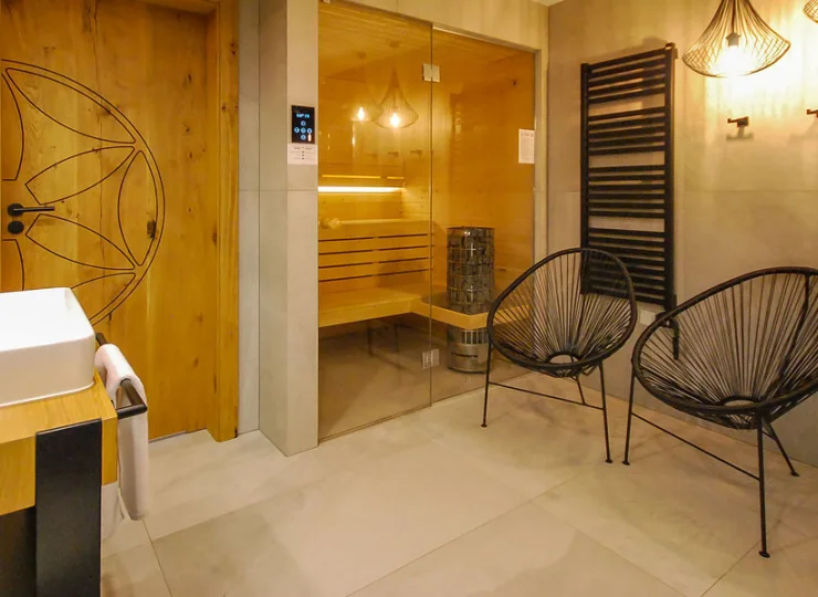 Oraz salon kąpielowy z prywatną sauną