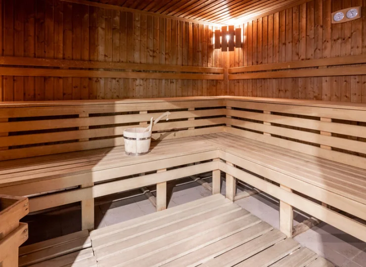 Goście mogą korzystać z dwóch saun suchych - sosnowej i cedrowej