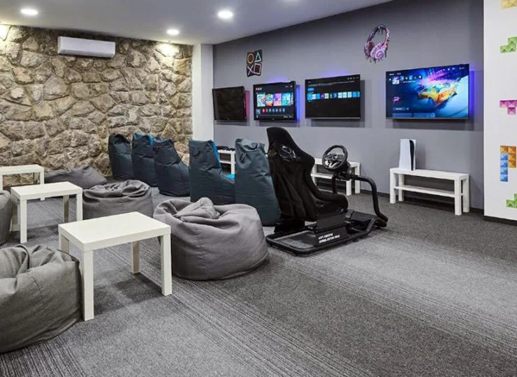 Dla starszych dzieci przygotowano game room