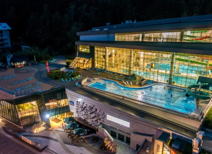 Hotel Aquarion Family&Friends jest połączony korytarzem z Termami Zakopiańskimi
