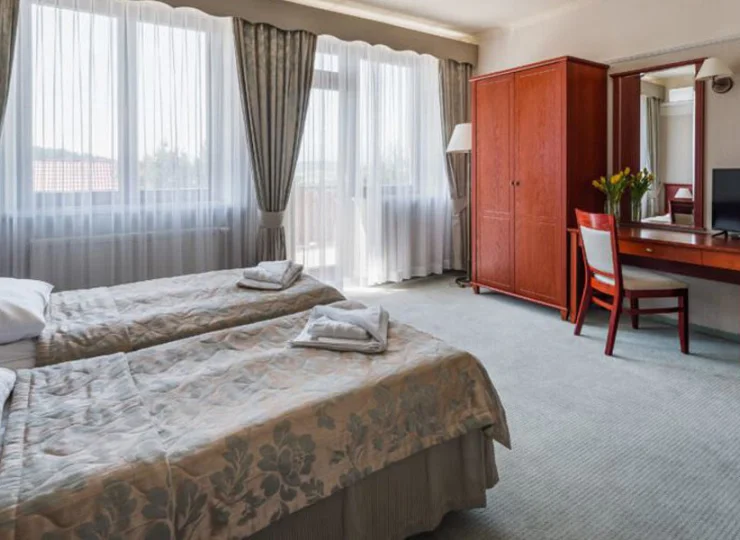 Obiekt Umina oferuje przestronne pokoje lux (20 m2) z balkonami i łazienkami