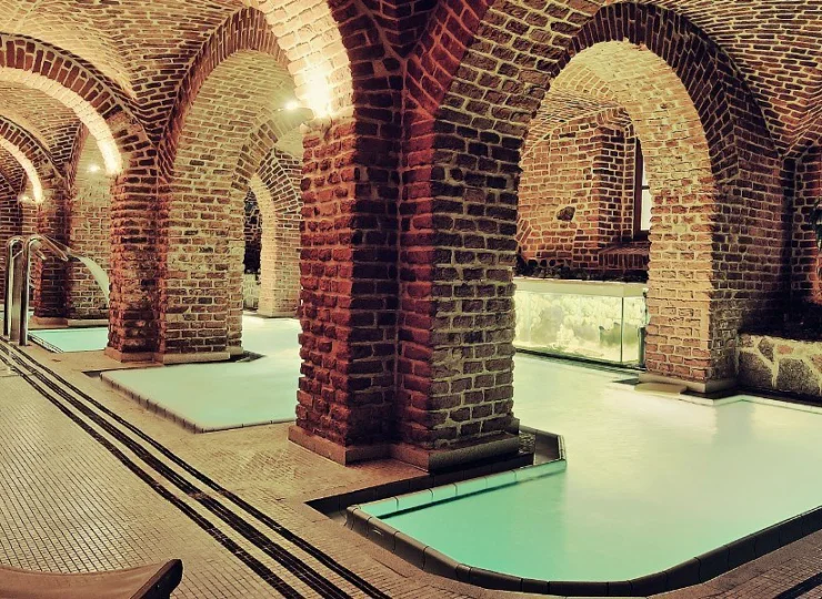 W podziemiach hotelu utworzono basen z atrakcjami wodnymi