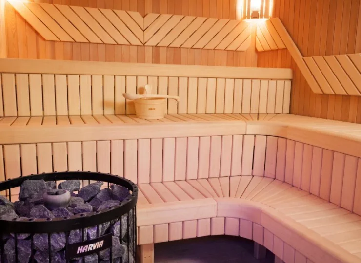 W strefie saun znajdują się m.in. sauny suche - cedrowa i sosnowa