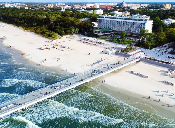 Wprost z obiektu wyjdziesz na szeroką plażę oraz na długie molo