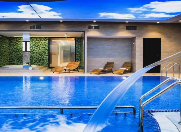 Hotel posiada nowoczesne centrum rekreacji z basenem i SPA