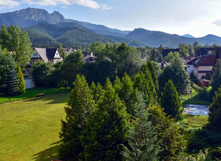 Obiekt wyróżnia widok na Tatry i duży i spokojny ogród oddalony od ulicy