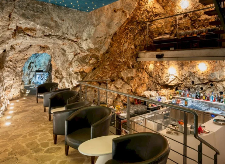 Cave Bar More oferuje relaks przy drinku w niezrównanym miejscu