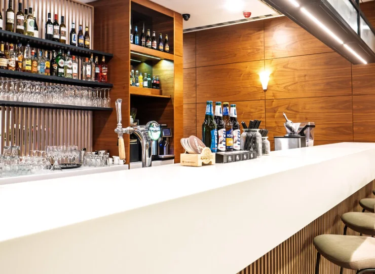 W hotelu znajduje się także drink bar