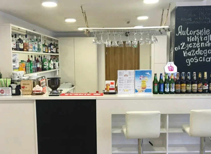 Lobby bar oferuje szeroki wybór napojów