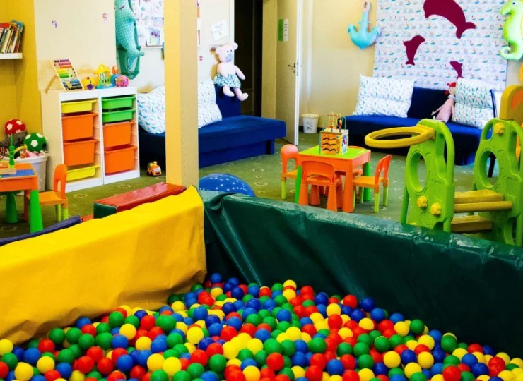 Dla dzieci urządzono pełną atrakcji salę zabaw